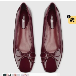 Ballerinaskor  - Så sjukt snygga vinröda ballerina skor!! Tyvärr var de fel storlek för mig därför jag säljer helt nya och oanvända med prislapp kvar ( slutsålda på hemsidan) 