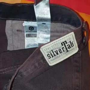 Levi's® SILVERTAB LOOSE - Jeans Passform: Relaxed Fit Beninnerlängd: 81 cm i storlek 32x32 Benytterlängd: 110 cm i storlek 32x32 Nypris 1119kr ✅️