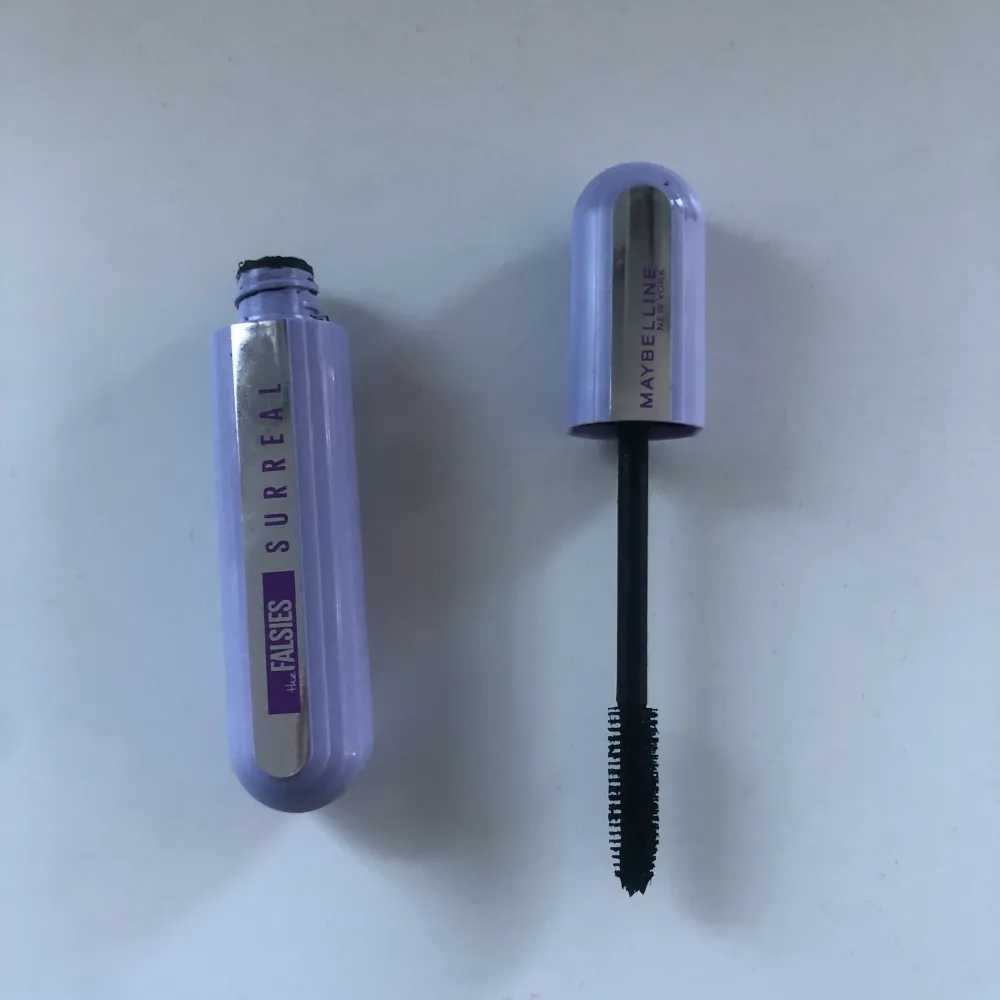 detta är en mascara från Maybelline New York Den är använd två till tre gånger men är väldigt bra skulle jag säga men jag har bättre man ska vara så den här får ryka . Övrigt.