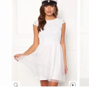 200kr - Superfin klänning som är oanvänd💞💞 Nypris 599kr, perfekt till skolavslutning & student 