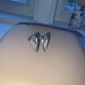 Ring - En jättesnygg ring med vingar! Den är justerbar och i jättebra skick. ❤️❤️