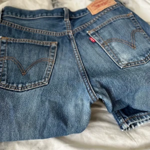 581 Levis Jeans - Köptes för 399!