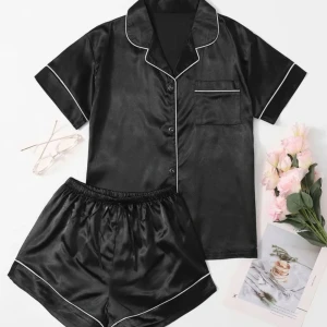 Pyjamas  - Säljer en oanvänd pyjamas ifrån shein💓 den är endast testad💓ord pris 139kr💓kom privat för fler bilder eller om du har några frågor💓(priset kan diskuteras)💓 den är i storlek L men passar mig som är i vanliga fall storlek S/M