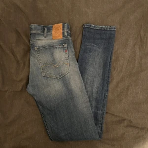 Replay Jondrill - Ett par riktigt snygga replays! Byxorna har inga synliga defekter och är i bra skick. Har ni frågor eller funderingar är de bara att skriva! Priset är ej hugget i sten! 