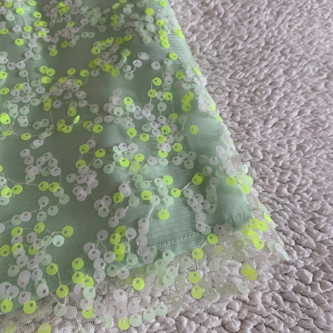 H&M limegrön paljettklänning / miniklänning - 90