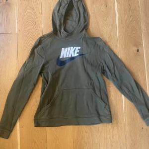 NIKE hoodie - Inga noppror  Bra kvalitet 