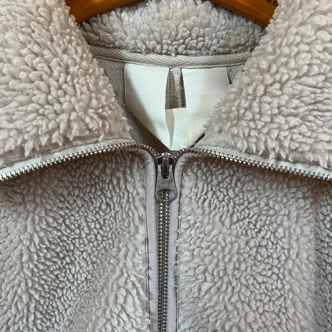 Fluffig jacka från Arket - 90