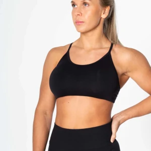 Sportbh relode - Säljer denna super snygga tränings toppen från relode ny med prislapp. Säljer den för att det inte passar min kroppstyp. Nypris 499 kr 