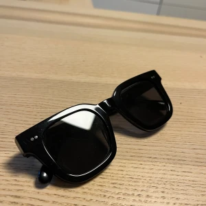 chimi solglasögon  - säljer nu ett par fina chimi 04 brillor till bra pris. skick 5/5, använda få gånger och passar perfekt till sommaren. de kostar 1350 kr nya.  