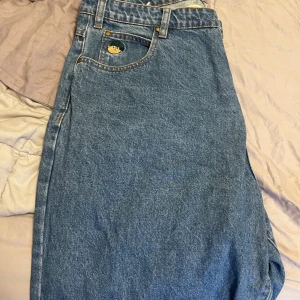 Butter jeans baggy - Använda 4 gånger nypris 900 kr