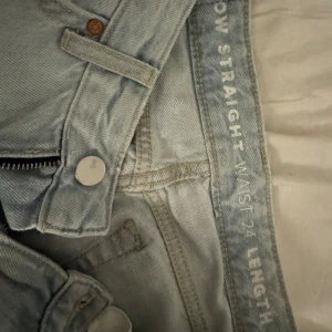Oanvända jeans  - Oanvända Jeans från bikbok low waist, jätte fina vara inte min färg 