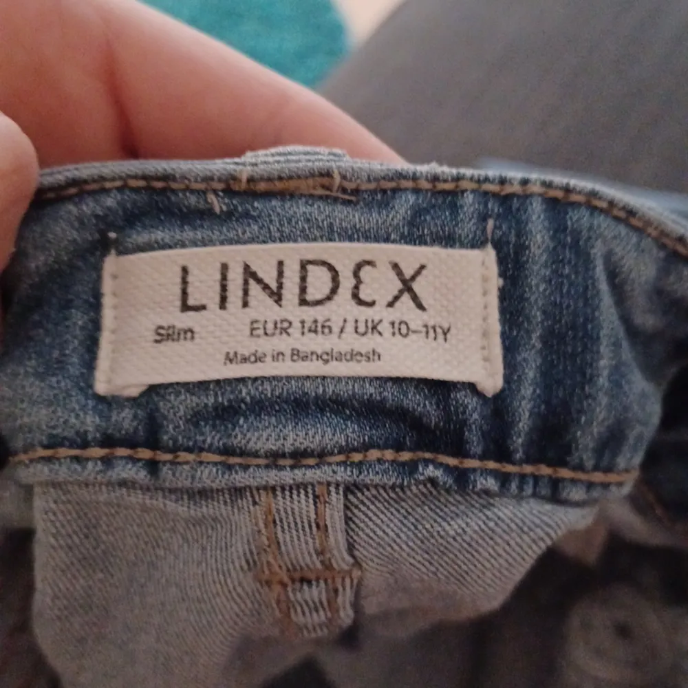 Ett par skinny jeans från lindex som jag säljer för har växt ur dom. Är i bra skick. Kontakta innan köp,och om du har mwr frågor bara kontakta mig!. Jeans & Byxor.