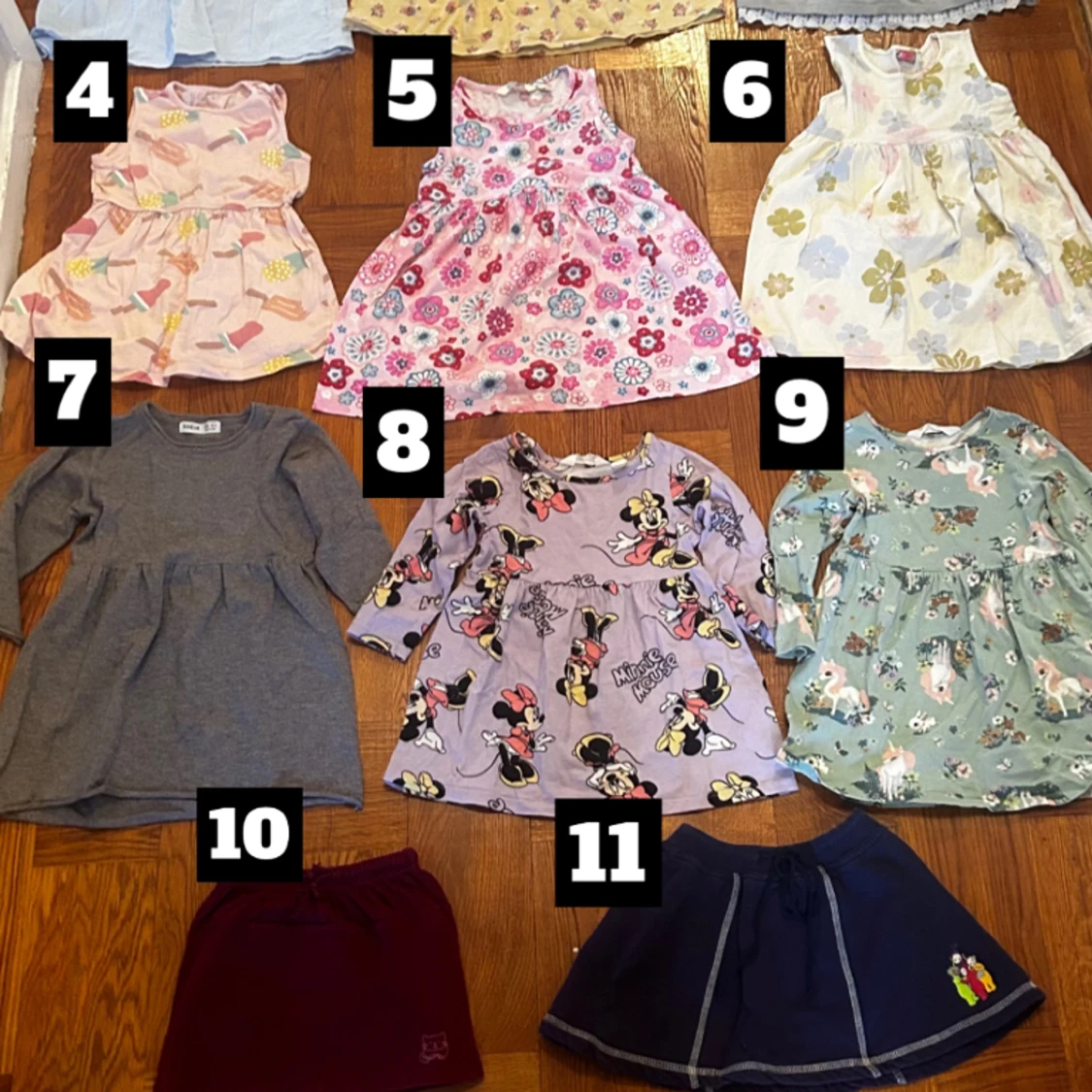 Barn klänningar och kjolar.