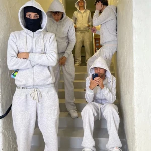 tuttolente byxor - säljer tuttolente trackpants i size M. använda men inga fläckar elr så