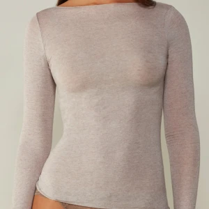 Intimissimi  - Säljer min nya beiga intimissimi tröja då jag inte använder den💕Använd 1 gång så den är i nyskick! 😊