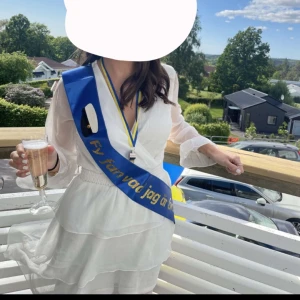 Min Studentklänning 🩷 - Hej! Säljer min fina studentklänning från Bubbleroom som endast är använd en gång, på studentmottagningen. Så den är in princip nästan oanvänd. Storlek S. 😊💕  Nypris: 699kr. Säljer den för 449kr + frakt🩷 