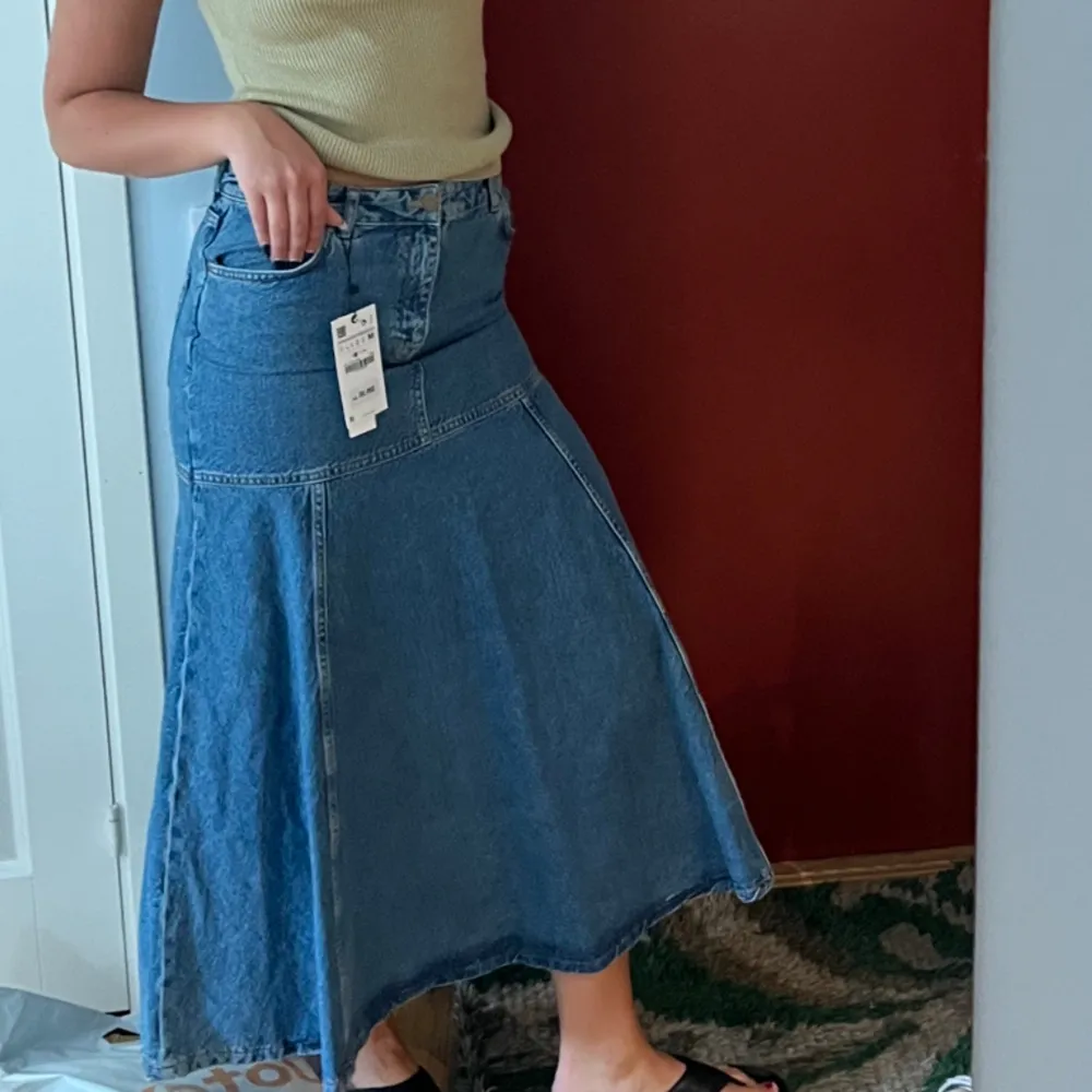 En magisk jeans kjol i nyskick från Zara. Kjolar.