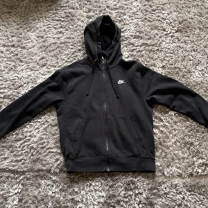 Svart Nike hoodie  - Nike zip hoodie