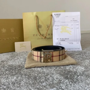 Burberry bälte  - Burberry bälte bra kvalite har låda och kvitto
