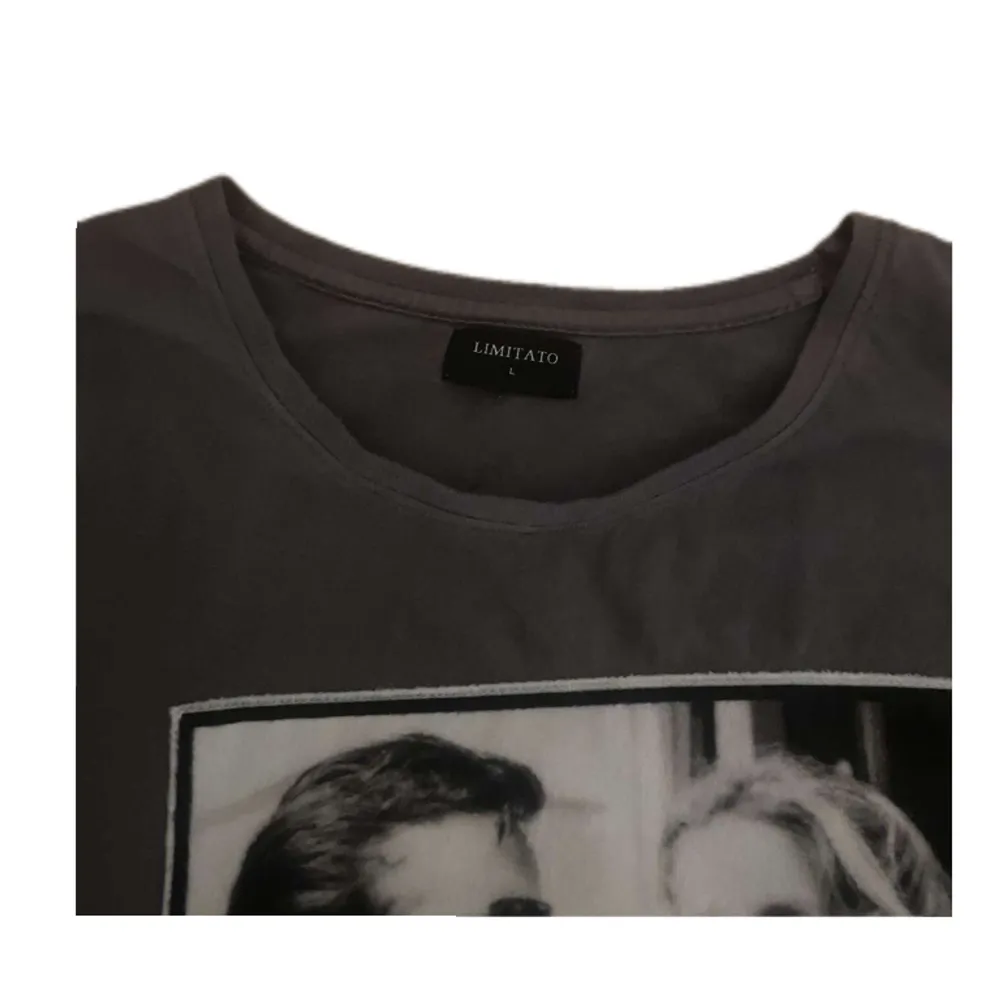 Säljer denna limitato tröja | Storlek L | Skick 9/10 | Nypris, 1500kr | Vårt pris, 399kr | Endast tröjan medföljer! | Hör av er vid frågor eller intresse!. T-shirts.