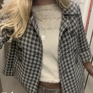 SÖKER! - Söker en liknande jacka! Hör av er om ni säljer🥰