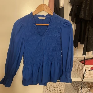 Blå tröja  - Blå fin tröja 