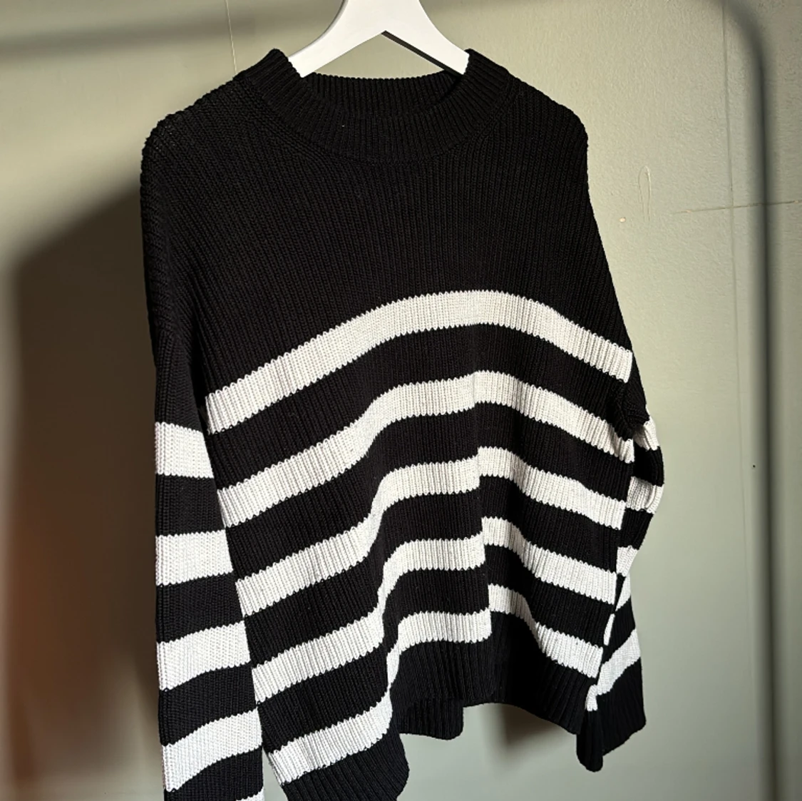 Randig stickad tröja