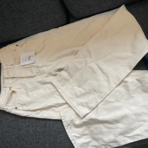 Jeans  - Helt oanvända beiga jeans W: 24 L: 32