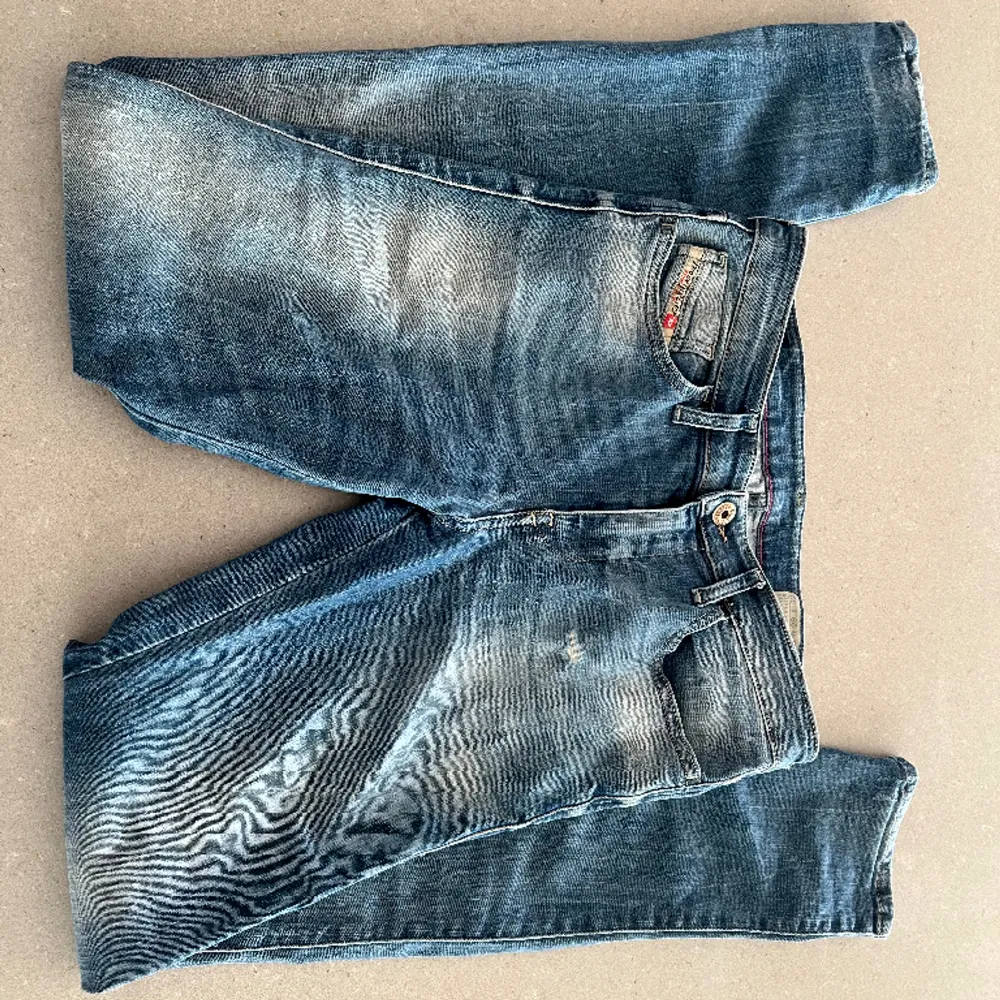 Snygga skinny vintage jeans från Diesel!  Kontakta om du är intresserad och tveka inte med att ställa frågor🥰💕. Jeans & Byxor.