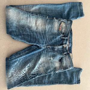 Snygga skinny vintage jeans från Diesel!  Kontakta om du är intresserad och tveka inte med att ställa frågor🥰💕