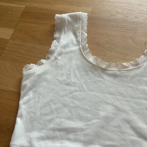 Sött linne  - Linne i spetts som e köpt på second hand förra sommaren, knappt andvänd 
