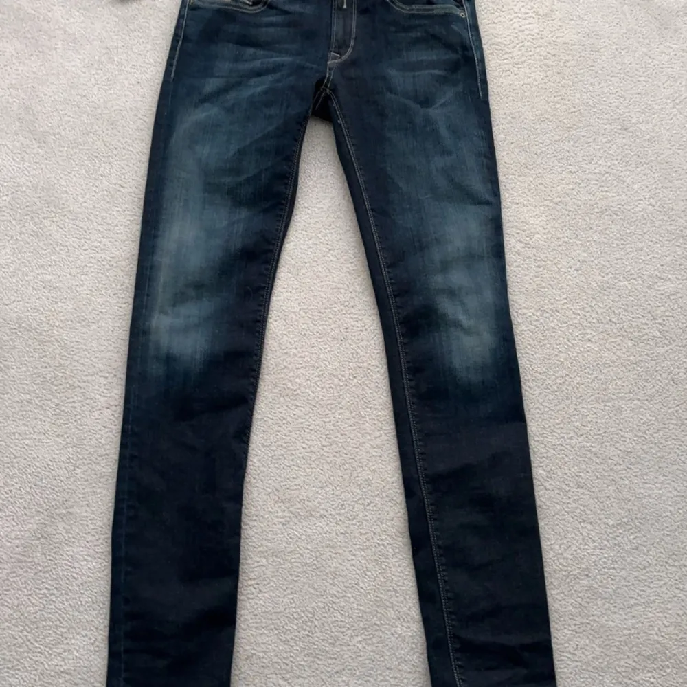 Helt nya replay hyperflex jeans i storlek 27/32. Pris 599 . Jeans & Byxor.