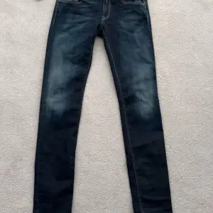 Helt nya replay hyperflex jeans i storlek 27/32. Pris 599 