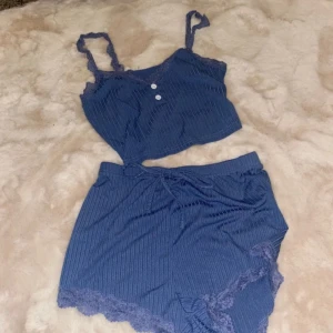 Pyjamasset  - Fint skick. Sparsamt använd.