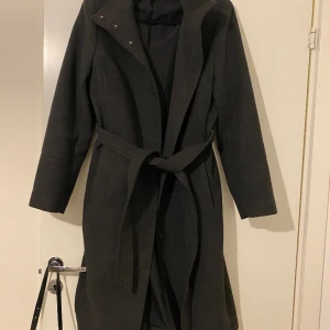 Lång Kappa - Storlek EU 44, inga fläckar! inklusive frakt!