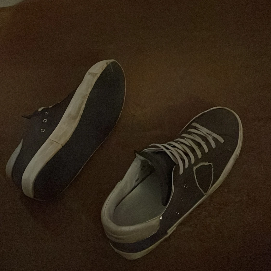 Gråa Phillipe Model skor - 91