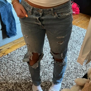 Boyfriend jeans med hål - Boyfriend jeans med hål från Hm, S/M