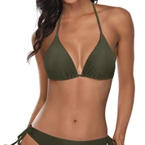 Grön bikinitopp - Supersöt grön binikinitopp.  Köpt I Italien på en marknad för ca 150 kr. 