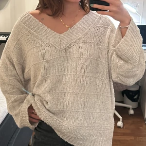 Stickad tröja - Använd 2 gånger, varm och mysig, kättesnygg till en kort kjol och boots!