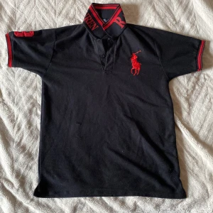Fet Ralph Lauren polo OG - Den har lite damm på, men går enkelt att få bort.  Pris kan diskuteras.