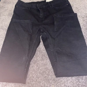 Svarta Jeans - Svarta jeans bra skick 