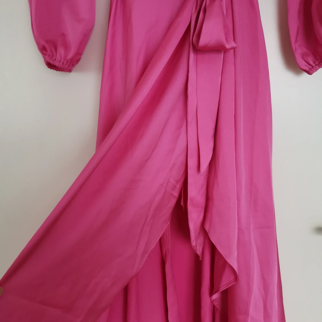 ForeverNew omlottklänning i silke - 90