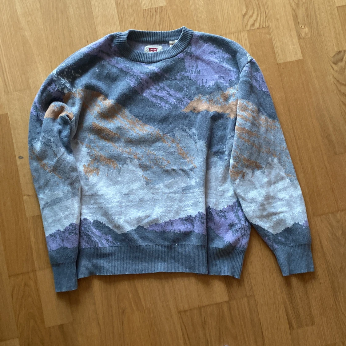 Levis oversized tröja.