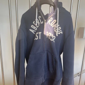 ABERCROMBIE HOODIE - Hoodie från A&F. Mycket bra skick! 