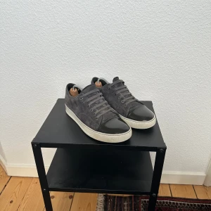 Lanvin - Sjukt feta lanvins i sällsynt färg. Skorna är i nyskick. Tveka inte att kontakta om minsta intresse!