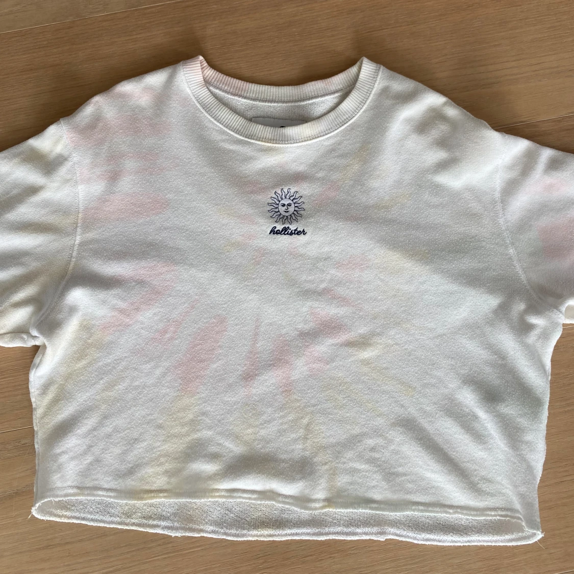 Hollister- Croppad Tröja 