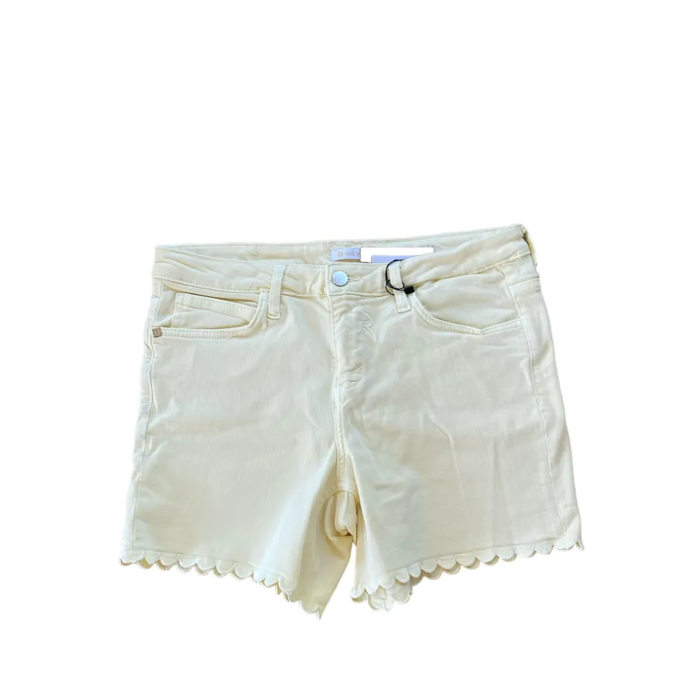 Säljer mina fina shorts då de inte kommer till användning!💗kom privat för fler bilder och frågor!. Shorts.