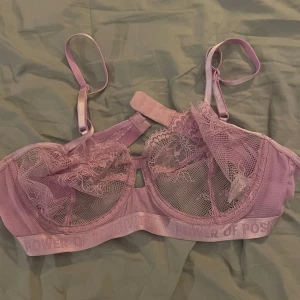 Bh ifrån hunkemöller  - Jättesnygg bh ifrån hunkemöller, storlek 80B. Knappt använd, så jättefint skick. 