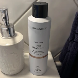 Löwengrip dry schampoo  - Oanvänd dry shampoo säljes. Säljes pga råka beställa två 