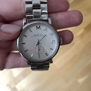 Marc Jacobs klocka  - En marc jacobs klocka. Använd hyfsat mycket men i bra skick 